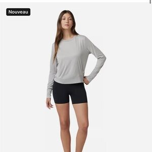 Vuori Woman’s Heather Gray Crewneck Sweater